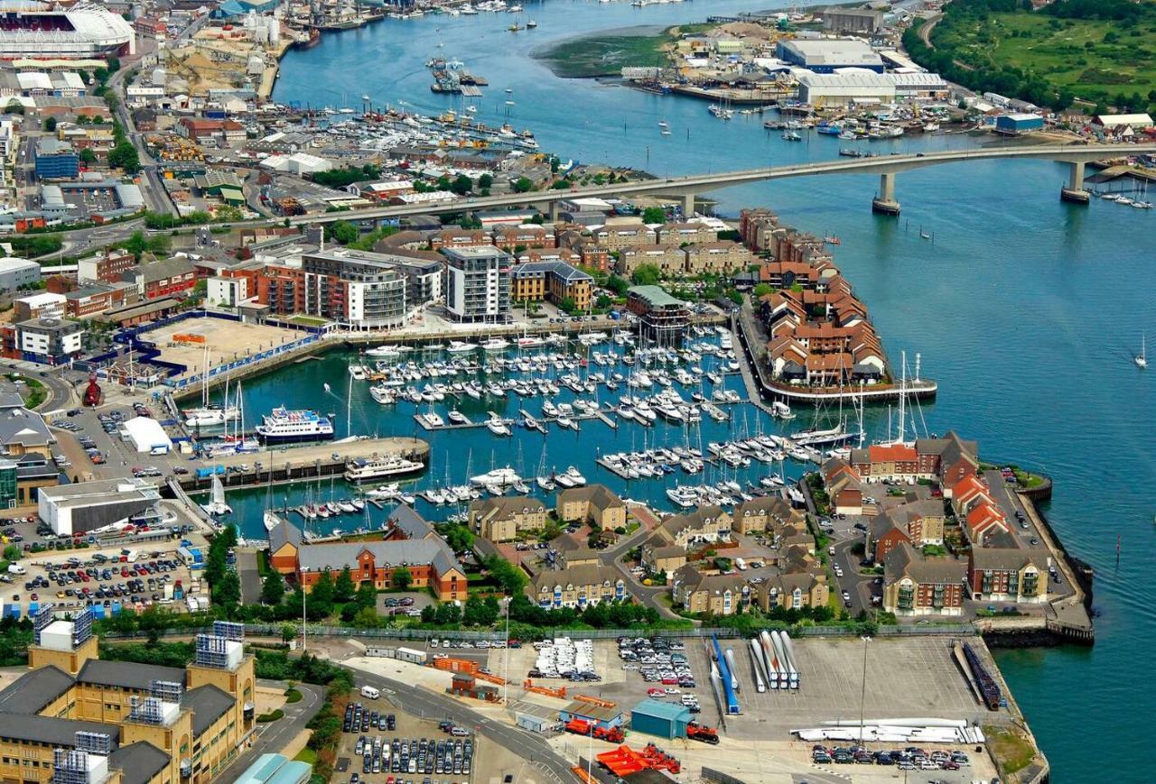 2 Bed Apartment With 2 Ensuites-Near Train Station /Mayflower /City Southampton Exteriör bild